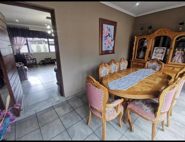 3 BEDROOM HOUSE FOR SALE IN GOLF PARK